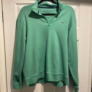Vineyard vines pull over